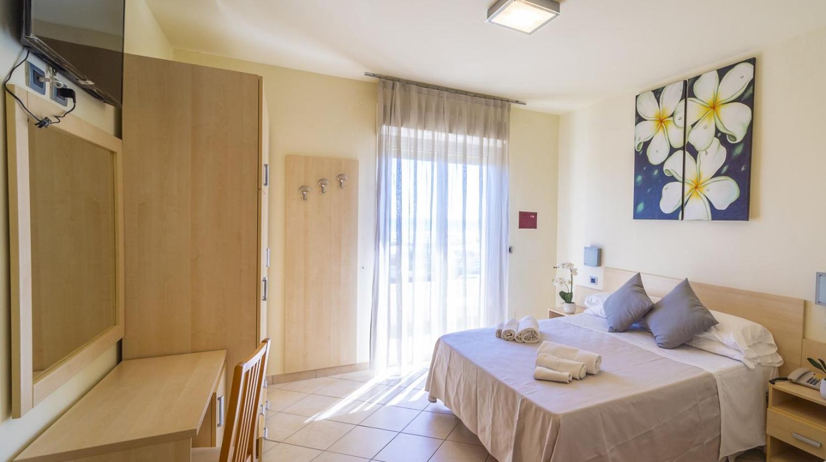 Melody Hotel Cervia Esterno foto